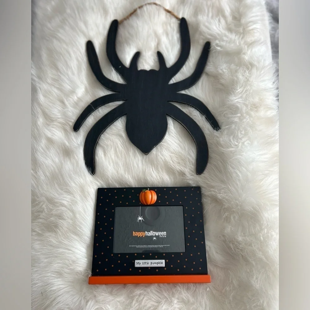 Halloween picture frame and spider decoration